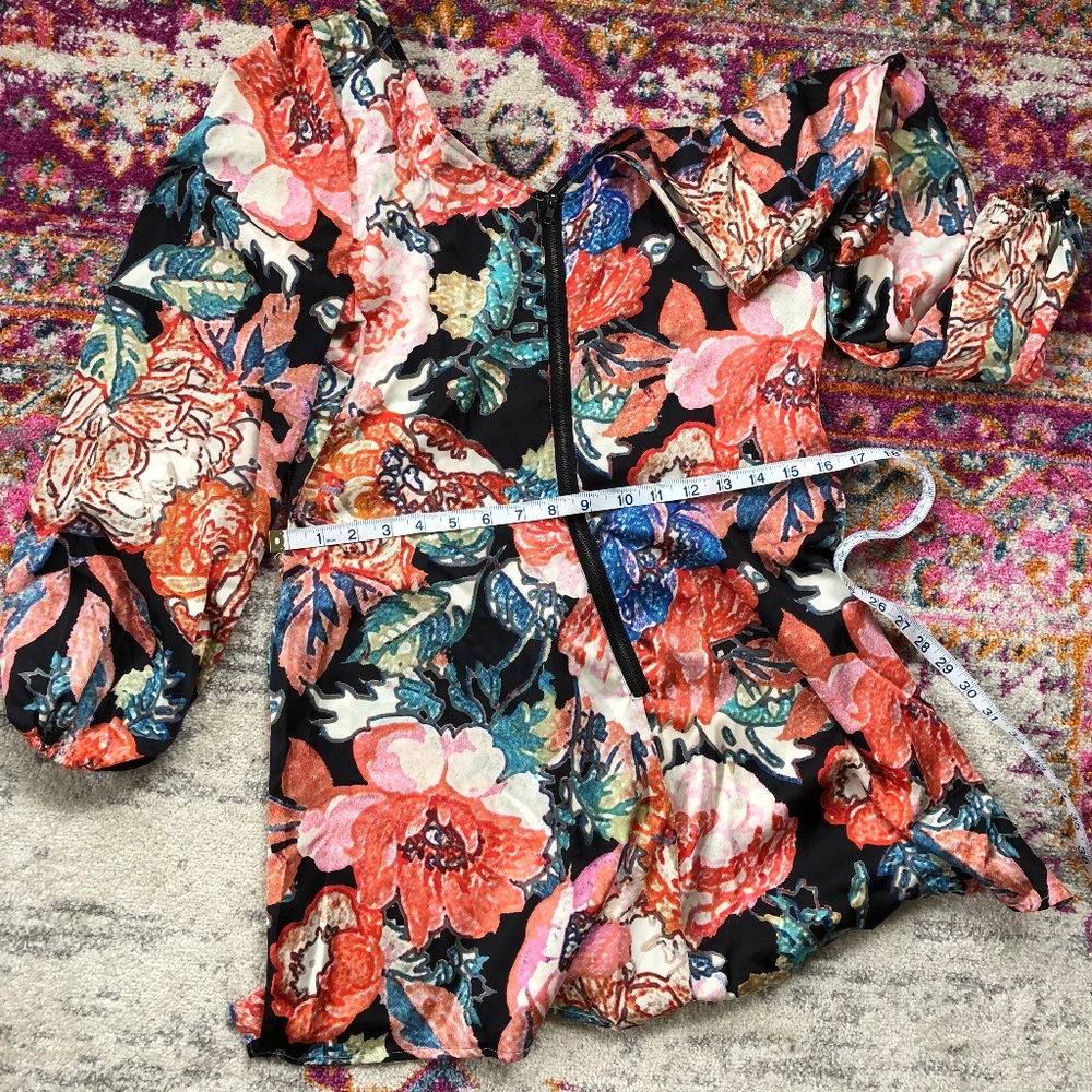 FLASH SALE 5 FOR $20 Romper Sz L Hot & Delicious